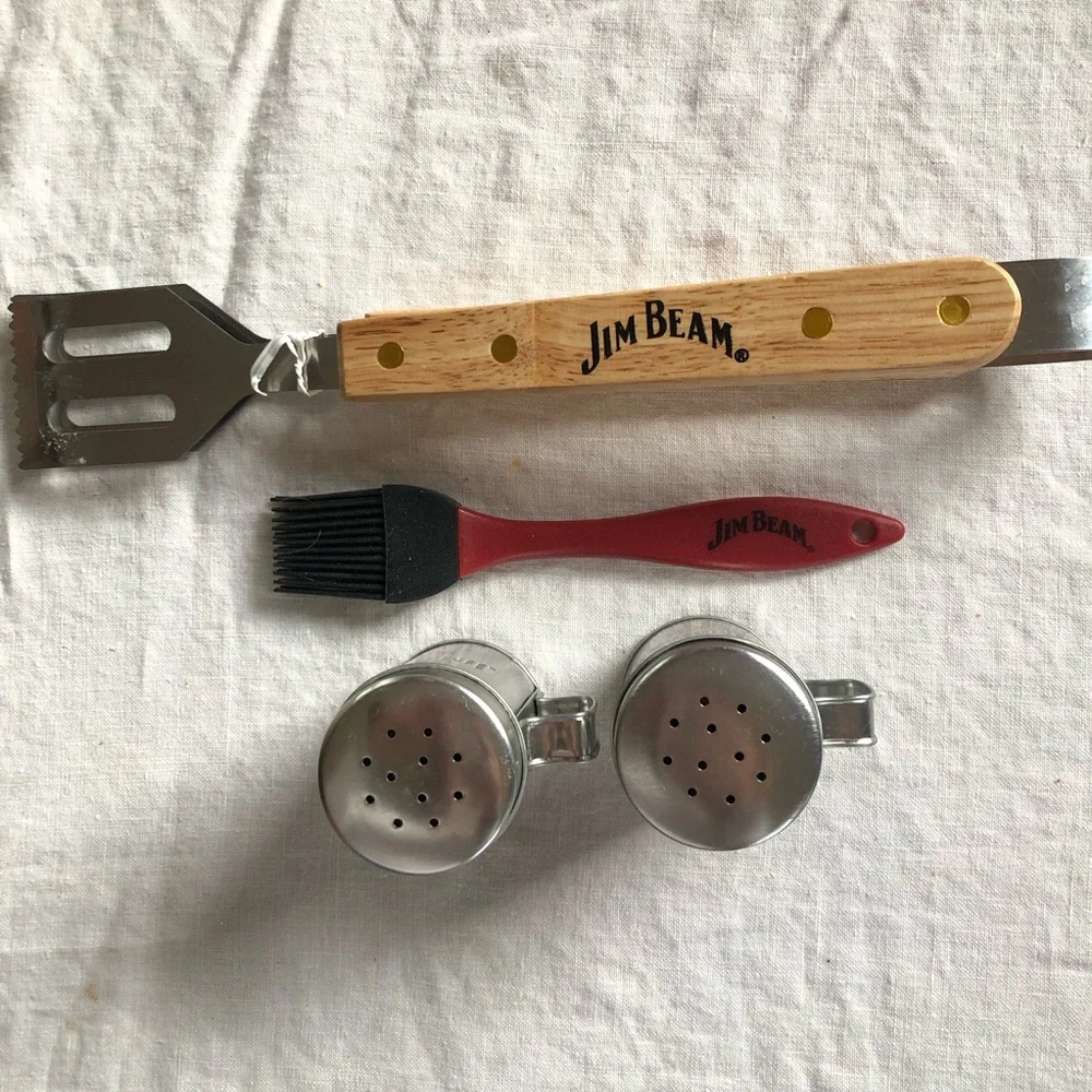 Jim Beam 4 piece BBQ set Tongs 2 shakers brush Father’s Day
